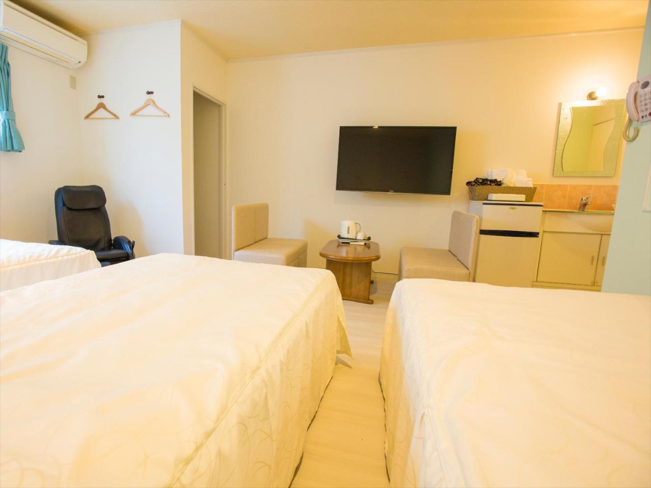 ปาล์มทรีฮิลล์ Motel Okinawa ภายนอก รูปภาพ